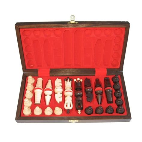 Możesz ustawić poziom od 1 do 10, od łatwego do arcymistrzowskiego. Szachy (drewniane) - Szachy i warcaby - Szkoła Marzeń