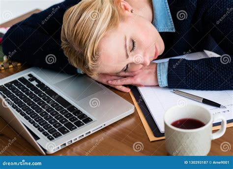 Businesswoman Sleeping At Desk Stock Image Image Of Leaning Lifestyle 130293187