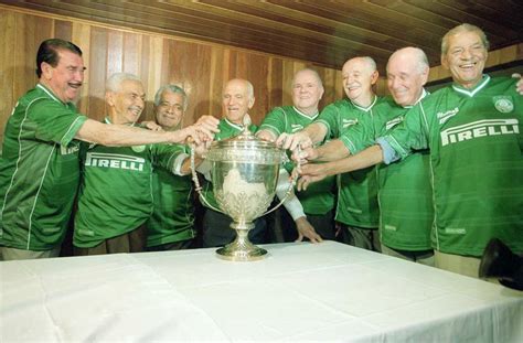 Qual taça é mais bonita? Ex-presidente da Fifa volta a reconhecer Palmeiras como ...