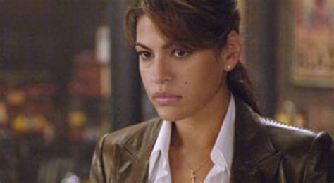 (laura is played by eva mendes—of course he's attracted to her.) michael's answers are defensive and ambiguous enough. Knightley e Mendes in "Last Night"- Film.it