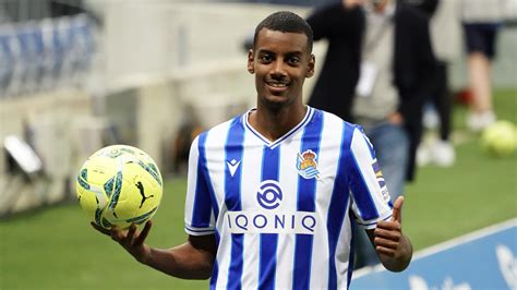 The football player is currently single, his starsign is virgo and he is now 21 years. Alexander Isak (21): Zweden - HOMEPAGE