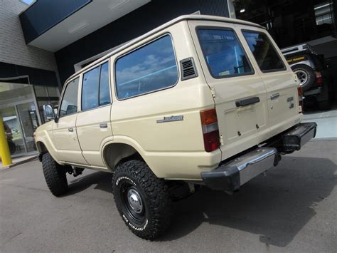 Jun 10, 2021 · 300系の新型ランドクルーザーが世界初公開された 300系となる新型ランクルは、「station wagon」の系譜を受け継ぐモデルで、2014年に1年限定で復活を果たした「70」シリーズの「heavy duty」、ランドクルーザープラドの「light duty」の3系統があります。 トヨタ ランドクルーザー60 4.0 GX 平屋根・観音開き （ベージュ ...