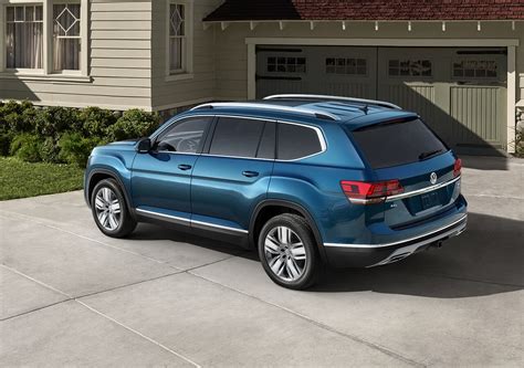 Sel premium is the highest trim level available for 2018 volkswagen atlas drivers. 2018 Volkswagen Atlas V6 SEL Premium with 4MOTION side view in Tourmaline Blue color 4k hd ...
