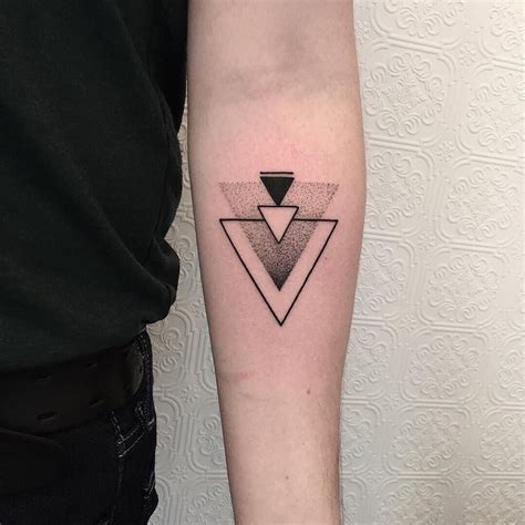 Pin De Rina En Tattoos ⬛️ Tattoos Triangulos Tatuajes Geométricos