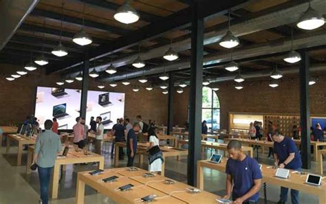 Visit the apple store to shop for mac, iphone, ipad, apple watch, and. The house that Mac built: Williamsburg Apple store finally ...
