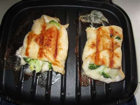 Cook over medium heat, covered, until the chicken is cooked through. DIY - Life: Stuffed Chicken Breasts with Broccoli & Cheese