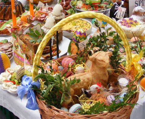 See more ideas about easter, polish recipes, food. Wielkanocny koszyczek | Polish easter traditions, Easter ...