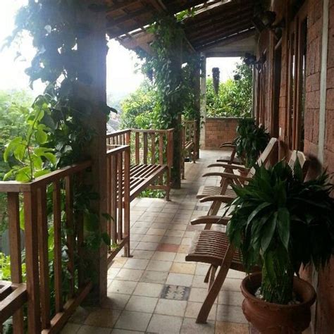Jenis perlindungan cahaya balkon paling populer saat ini terbuat dari kayu, kain atau kaca. 7 Inspirasi Balkon Minimalis yang Awalnya dari Balkon ...