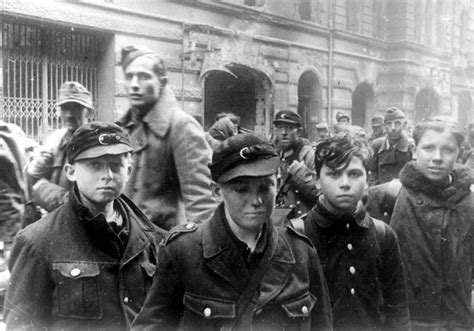 29 Vintage Photos Of Child Soldiers In World War Ii Vintage Everyday