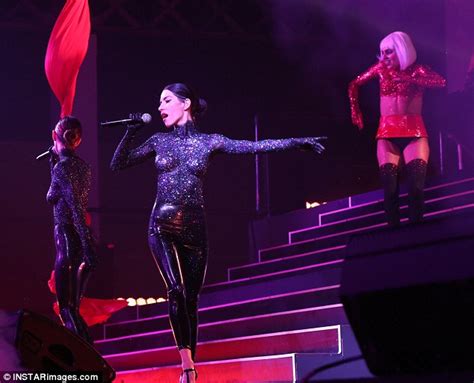 The Veronicas Perform Topless In Glitter At The Mardi Gras Daily Mail