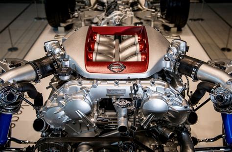 The engine and the transmission and the clutches are all lubricated by the oil you put in the engine. Rare Look Inside The 2014 Nissan GT-R Engine, Transmission ...
