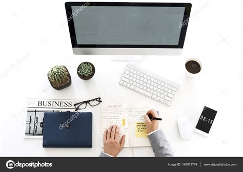 Le stage de réadaptation professionnelle. Personne qui travaille avec ordinateur — Photographie ...