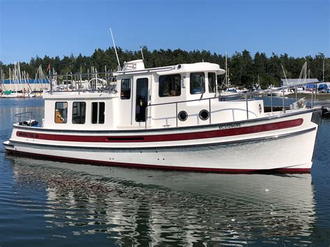 This is a picture of an interior pilot house. 2005 Nordic Tugs 32 Tug for sale - YachtWorld