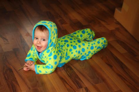 Schnittmuster in orgnialgröße ausdrucken, ausschneiden und losnähen. selber machen: Schnittmuster für Baby Overall
