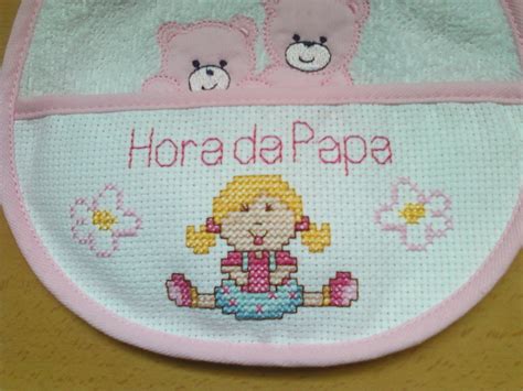 Babetes artesanais, bordadas a ponto de cruz e personalizáveis. Ponto Cruz Divertido...: Babete ursinhos com menina - hora ...