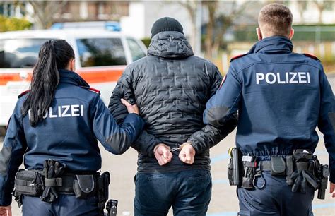 Polizei Verhaftet Vier Personen Schüsse Auf Auto In Bülach Abgegeben