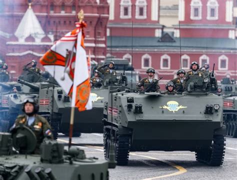 Ровно 75 лет назад, 24 июня 1945 года, в москве прошёл первый парад победы. Парад Победы 2018 в Москве: онлайн трансляцию 9 мая можно ...