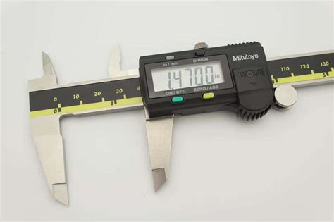 How To Use Digital Calipers A Machinists Guide