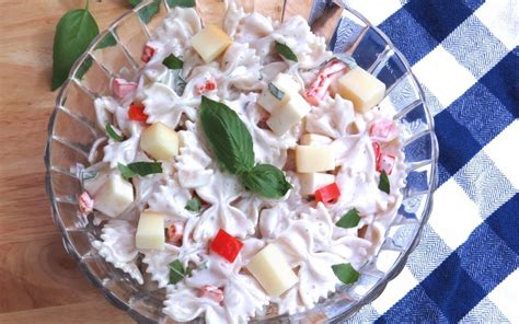 Creamy and delicious, mozzarella is great tossed in salads, stuffed into sandwiches, stirred into pasta, and so. Gluten-Free Smoked Mozzarella Pasta Salad for Meatless ...