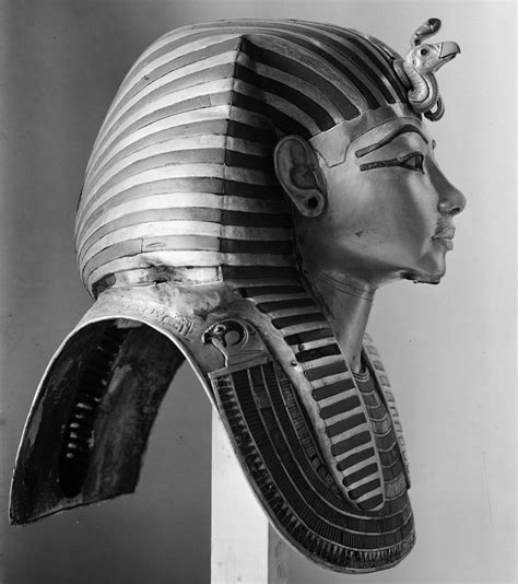 Discovering King Tutankhamuns Tomb Harry Burtons Photographs Bbc News