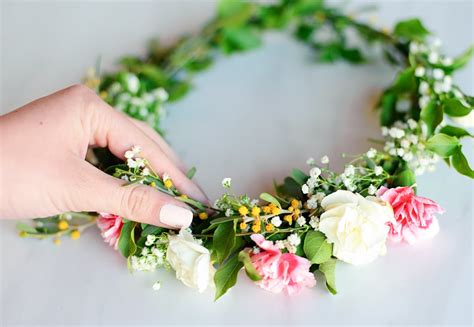 Make Flower Crowns With Fresh Flowers Tutorial How To Make A Flower