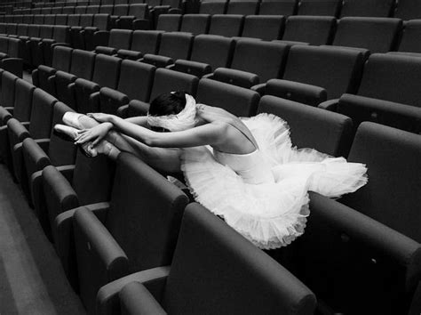 Darian Volkovas Ballet Photography Reveals Backstage Of Russian Ballet