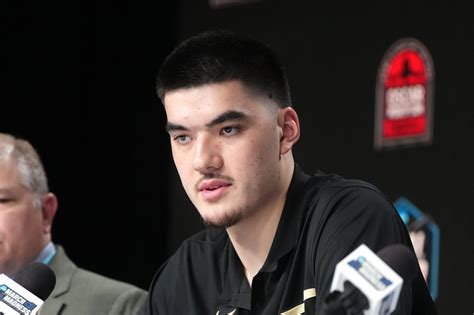 Zach Edey Makes a Decision About His Future - Hammer and Rails