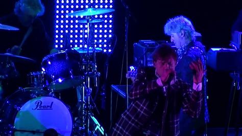 Elke dag een nieuwe hoed. De Dijk Als Het Golft Live concert - YouTube