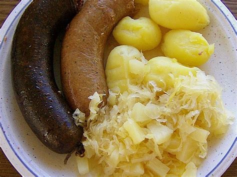 Blut Und Leberwurst Mit Sauerkraut Und Pellkartoffeln Von Hans Chefkoch