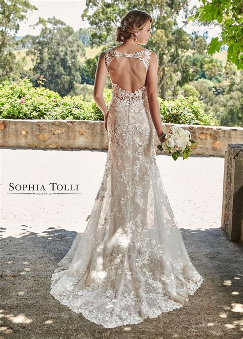 New, sample and used sophia tolli wedding dresses for sale at amazing prices. Sophia Tolli Wedding Gowns - Y21978 Ariella in 2020 ...