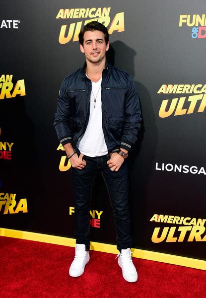 Article John Deluca Looks Incredibly Cool At The American Ultra Premiere Johnny Deluca
