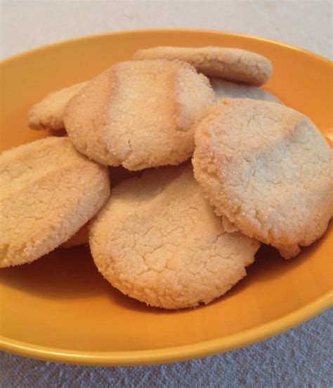 With an almond paste base, the little cookies were slightly crisp outside and soft and chewy inside. Almond Butter Cookies Made with Almond Paste
