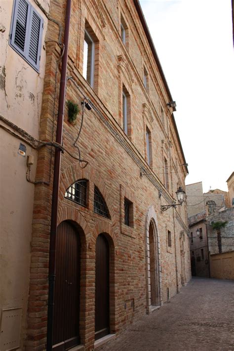 The village of centobuchi belongs to the municipality of monteprandone, in the province of ascoli piceno, region marche. Palazzo Sciarra - Habitual Tourist