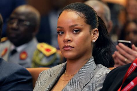 Rihanna and chris brown relationship. Snapchat Lost $800 Million After The Rihanna/Chris Brown ...