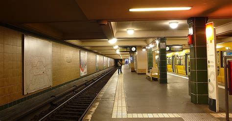 Die berliner volksbank steht für qualität. U-Bahnhof Karl-Marx-Straße in Bezirk Neukölln, Berlin ...