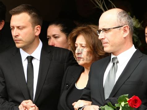 We did not find results for: Vášáryová smútila pri mužovej rakve sama, Lasica sa chystá ...
