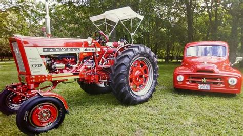 Farmall 504 And Ih Pickup Voiture Voitures Anciennes