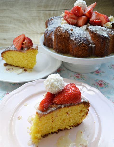 Ein großes Stück bitte! Raffaello-Kuchen mit Erdbeeren - meinleckeresleben.com