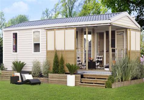 The roof was no good, the trusses were sagging, the exterior overgrown with weeds and spindly trees. Exterior Mobile Home Remodeling Tips | Mobile Homes Ideas