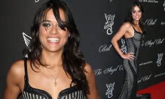Michelle Rodriguez Rocks Figure Hugging Gown At The Angel Ball Daily
