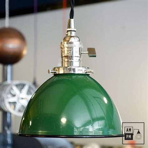 Grâce à son look contemporain, il peut être. Lampe avec abat-jour de métal en dôme industriel - AM/PM