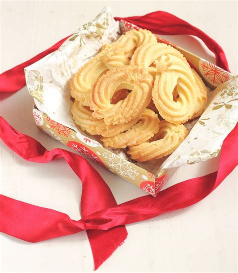 Alternatively, you can use one teaspoon of vanilla extract in this recipe, mixing it into the batter at the same time as the egg and salt. Danish Butter Cookies | Danish butter cookies, Spritz ...