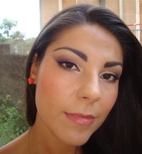 A differenza di quel che si è. Trucco soft per occhi piccoli (video tutorial)