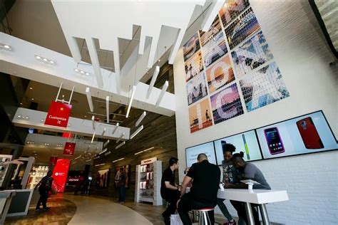 Verizon - Destination Store | Project | Gruskin Group