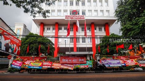 Dukung Hak Angket Kantor Pdi Perjuangan Dibanjiri Karangan Bunga