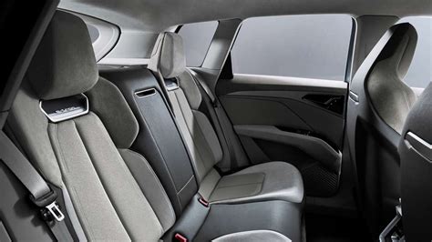 Die neuauflage des ds 4 kommt mit kantigem design, aufgeräumtem innenraum und kameragesteuertem fahrwerk. Audi Q4 e-tron Sportback: Dieses Extra wird ein echter ...