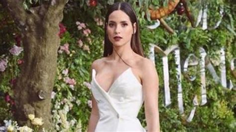 Accustomed to airplanes and distant countries since she could recall, adria arjona was born in puerto rico and raised in mexico city. Adria Arjona publica fotos inéditas de su costosa boda ...