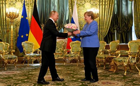 Wizyta Merkel W Moskwie W Rocznicę Otrucia Nawalnego Putin Z Kwiatami