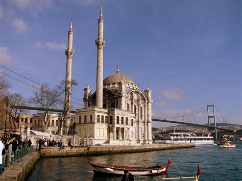 Listen Masjid Istanbul