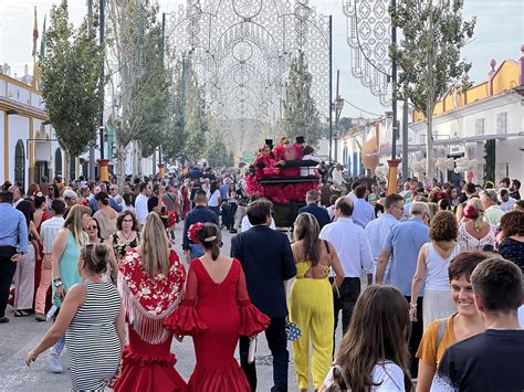 Miles De Personas Disfrutaron De La Feria Del Rosario De Fuengirola